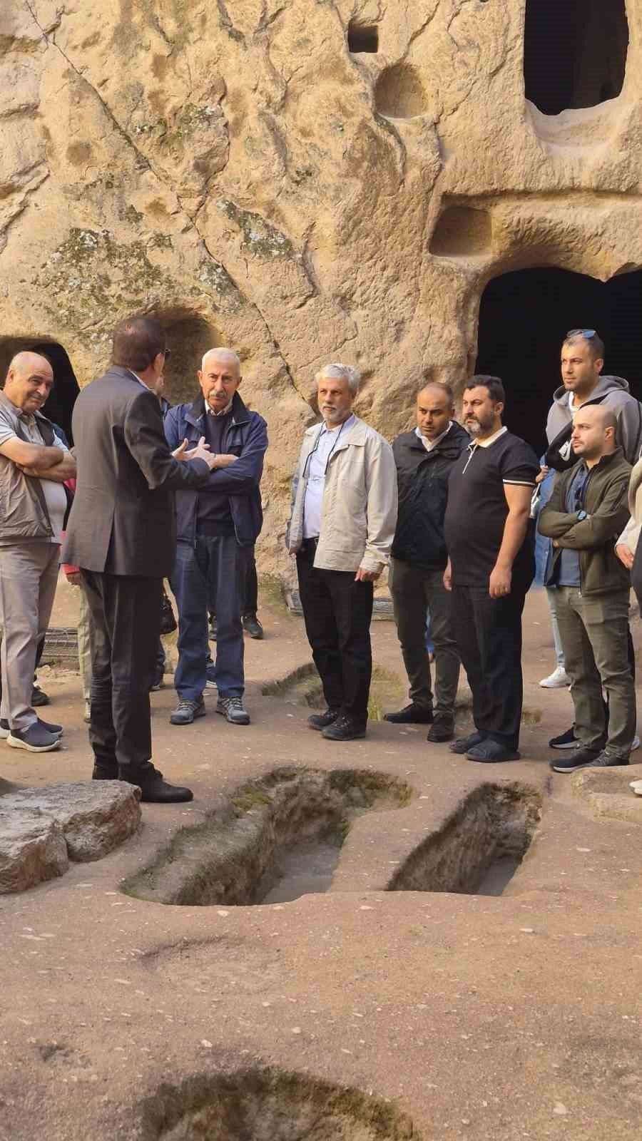35 Akademisyen Gümüşler Manastırı’nı Ziyaret Etti