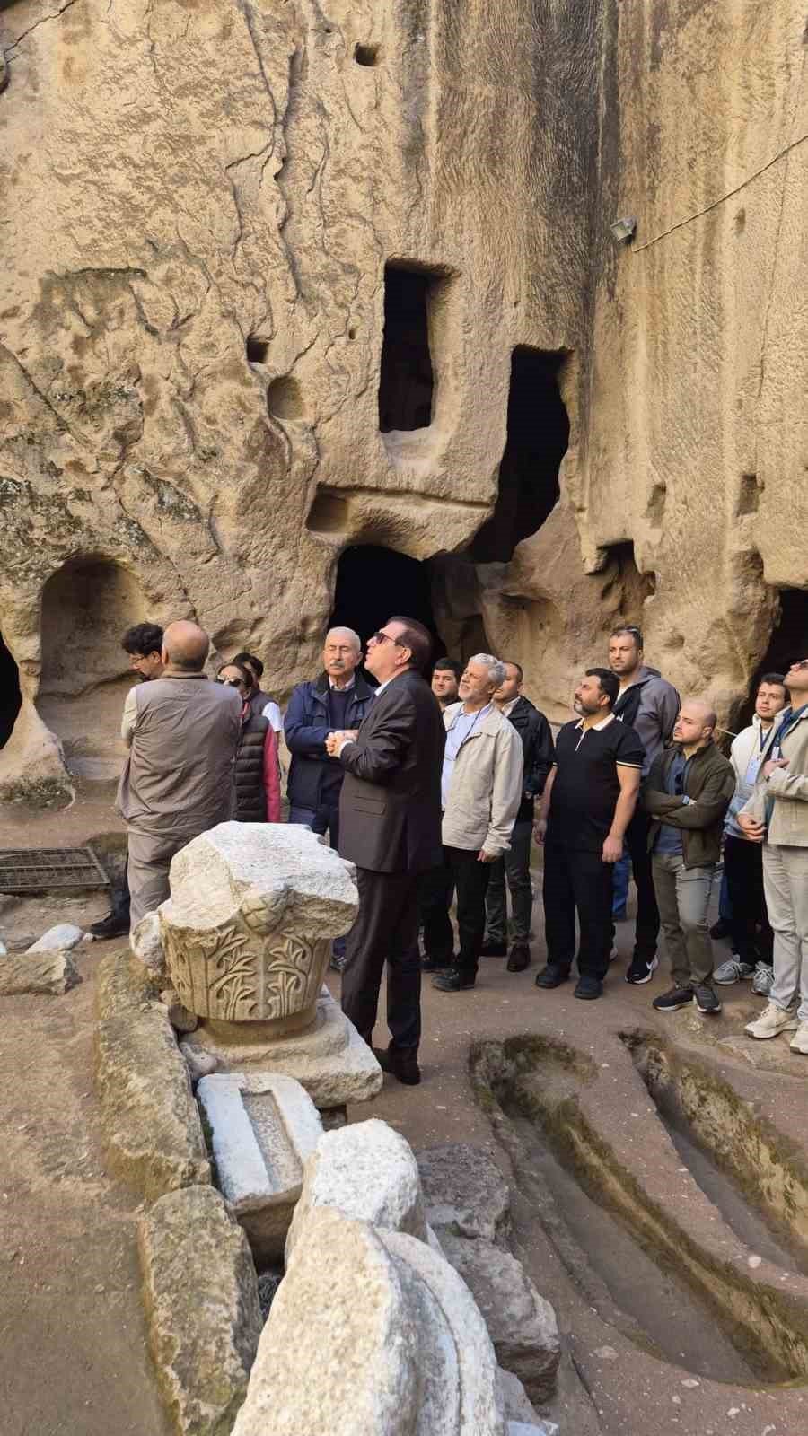 35 Akademisyen Gümüşler Manastırı’nı Ziyaret Etti