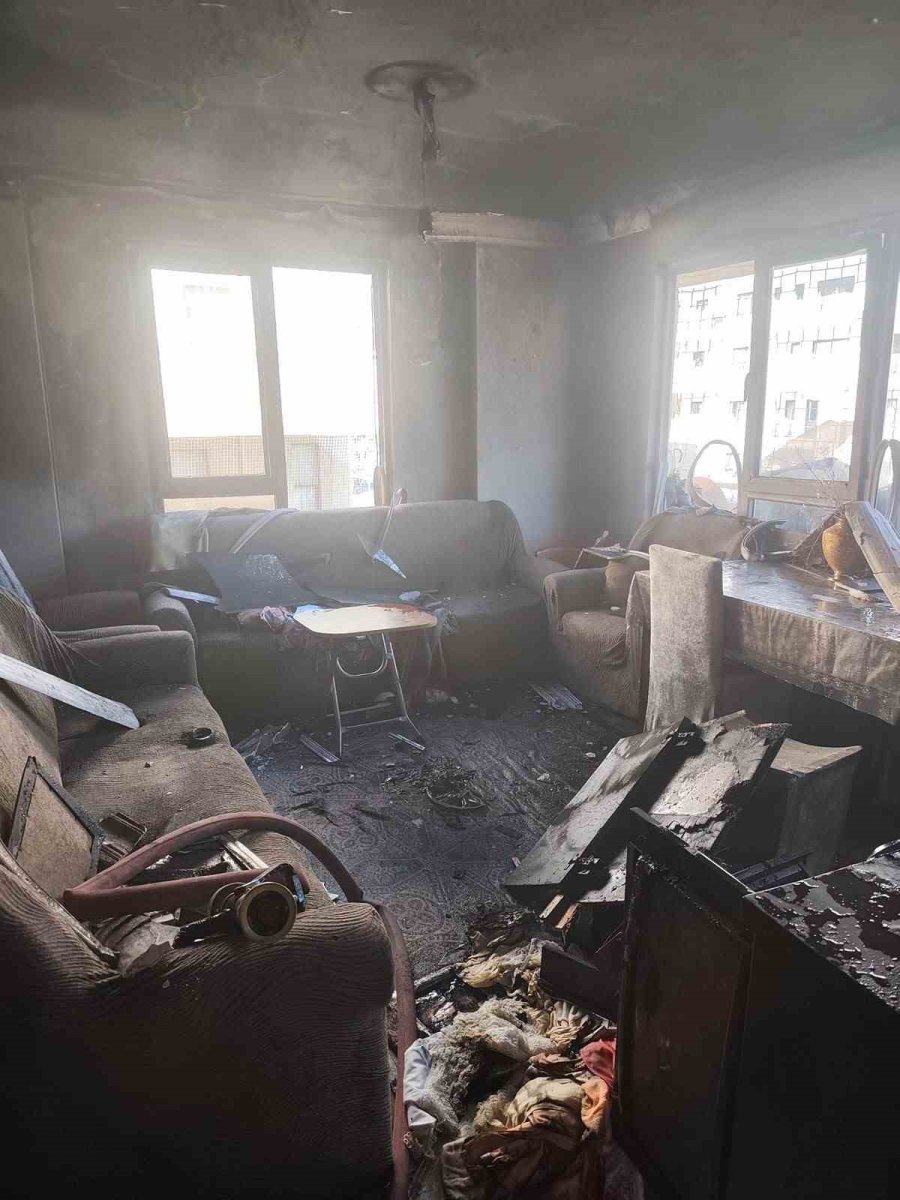 Alanya’da Apartman Dairesinde Çıkan Yangın Söndürüldü