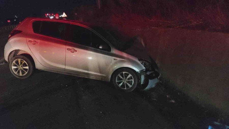 Otomobil Traktöre Arkadan Çarptı: 2 Ağır Yaralı