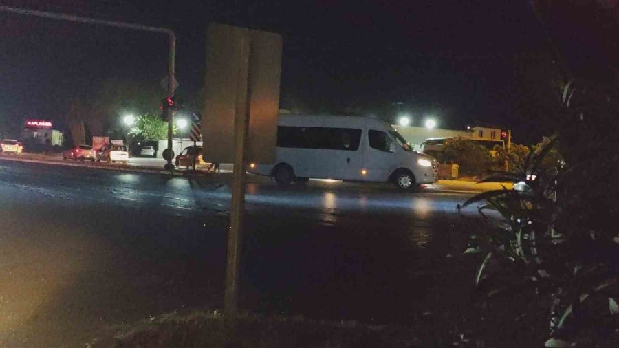 Otomobil Traktöre Arkadan Çarptı: 2 Ağır Yaralı