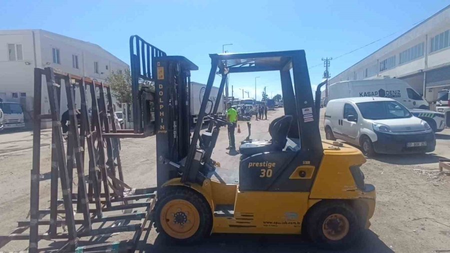 Forkliftin Vinç Demirine Başını Çarpan Motosiklet Sürücüsü Kaldırıldığı Hastanede Öldü