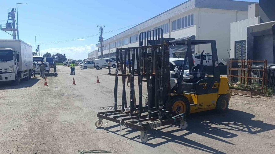 Forkliftin Vinç Demirine Başını Çarpan Motosiklet Sürücüsü Kaldırıldığı Hastanede Öldü