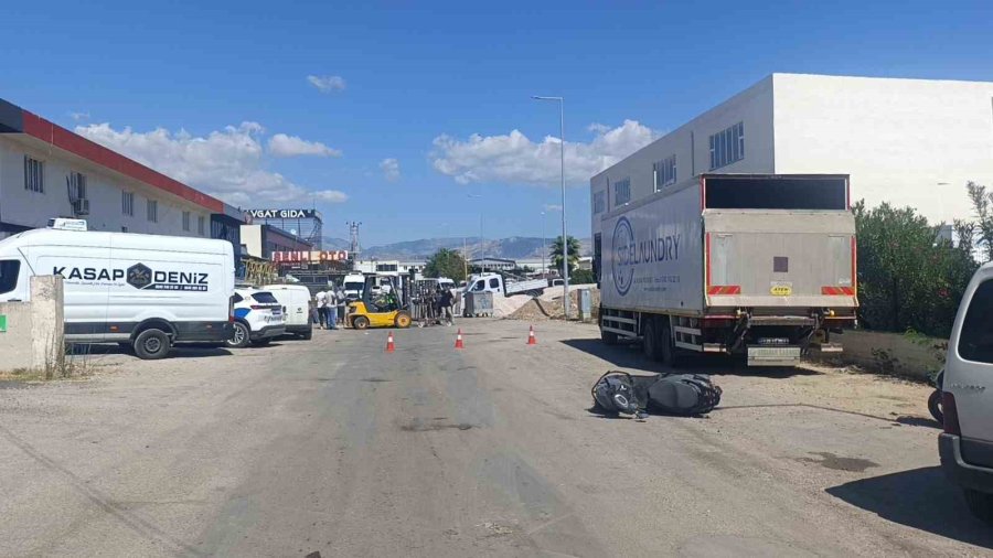 Forkliftin Vinç Demirine Başını Çarpan Motosiklet Sürücüsü Kaldırıldığı Hastanede Öldü