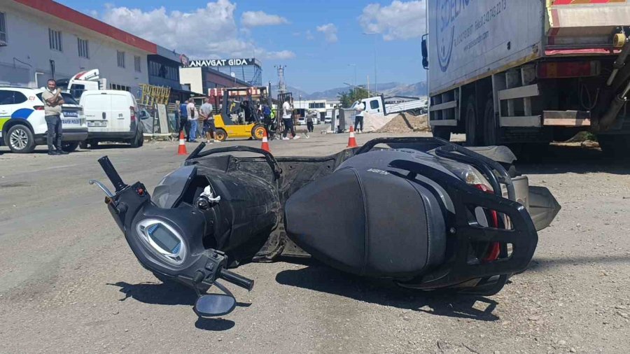 Forkliftin Vinç Demirine Başını Çarpan Motosiklet Sürücüsü Kaldırıldığı Hastanede Öldü