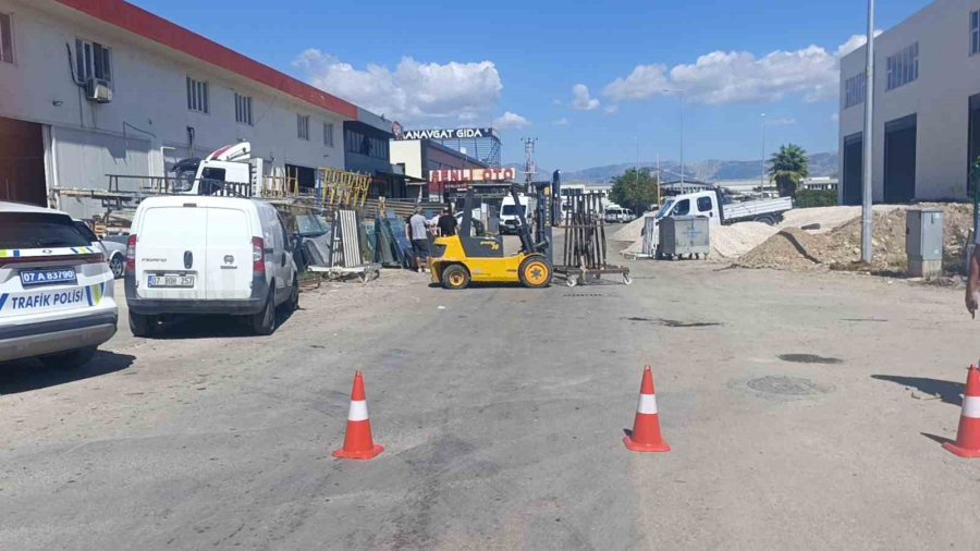 Forkliftin Vinç Demirine Başını Çarpan Motosiklet Sürücüsü Kaldırıldığı Hastanede Öldü