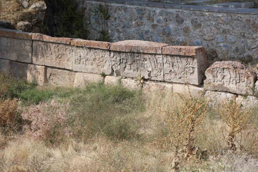 3 Bin 250 Yıl Önce Taşlara Yazılan Tarih, Bugün Hala Okunabiliyor