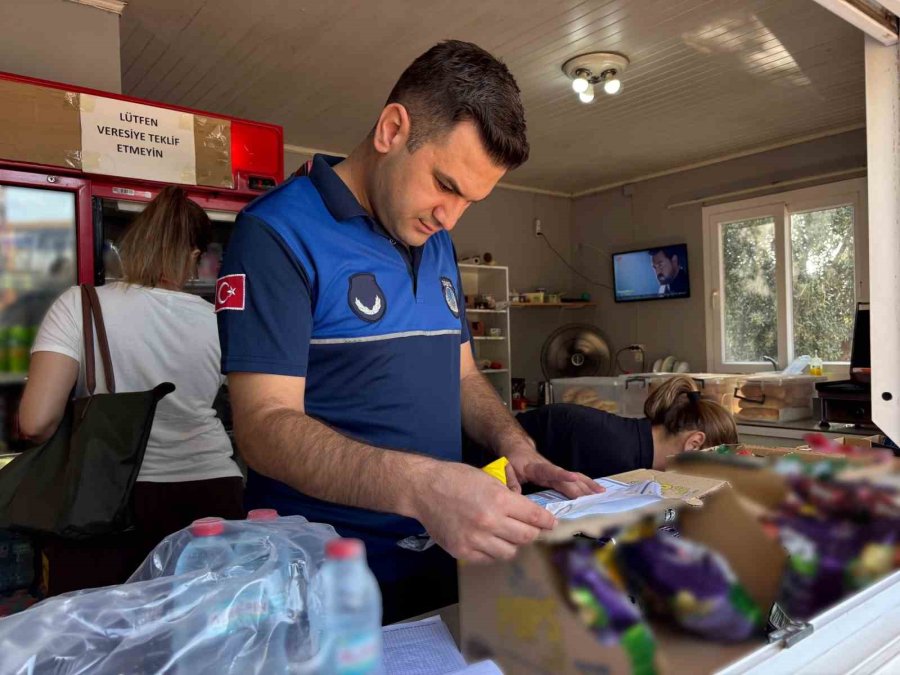 Mersin’de Okul Kantinlerine Denetim: Tarihi Geçmiş Ürünler İmha Edildi