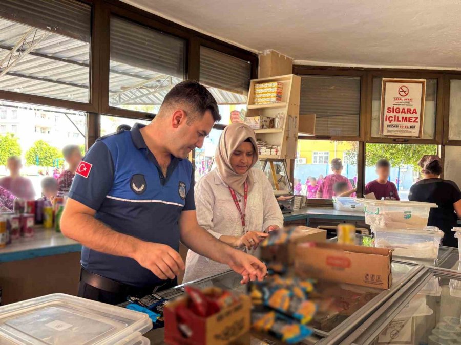 Mersin’de Okul Kantinlerine Denetim: Tarihi Geçmiş Ürünler İmha Edildi