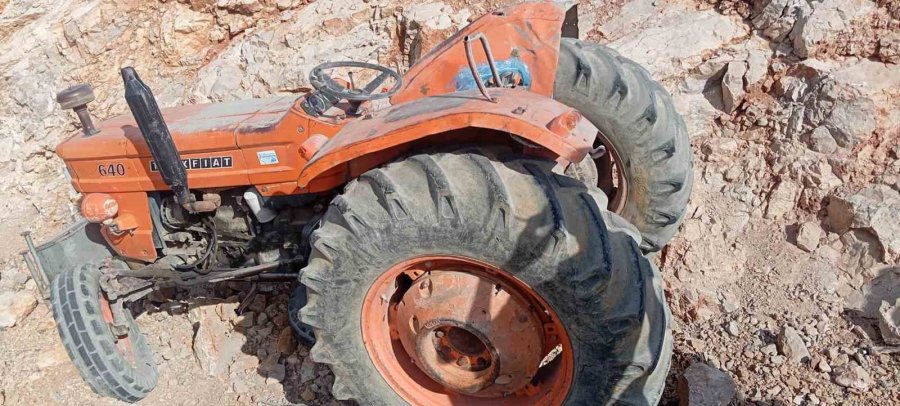 Mersin’de Traktörler Çarpıştı: 1 Ölü, 2 Yaralı