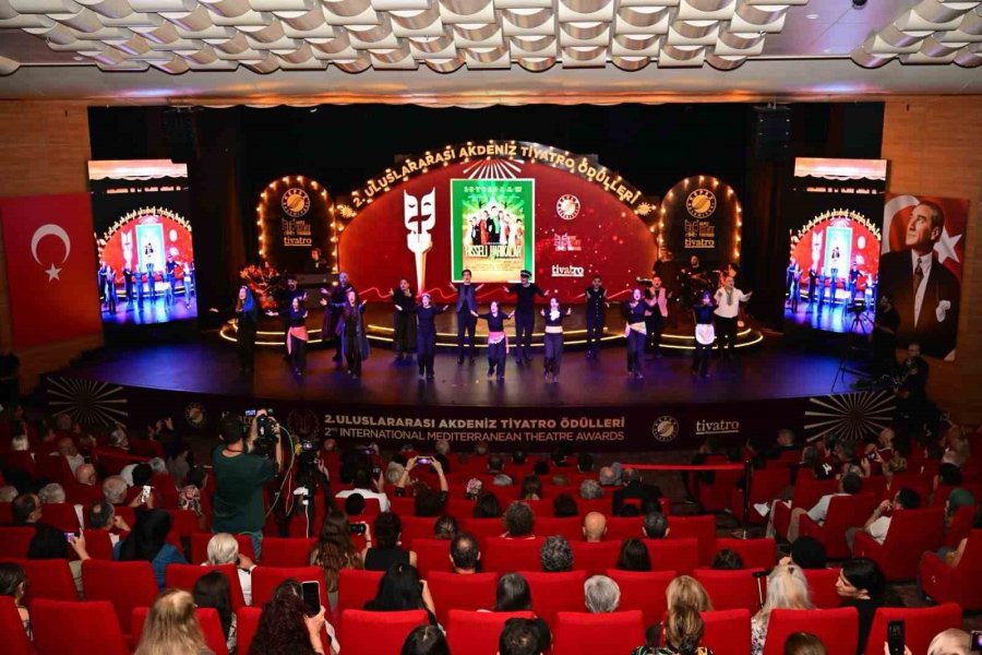 Akdeniz Tiyatro Ödülleri Sahiplerini Buldu
