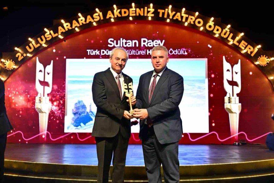 Akdeniz Tiyatro Ödülleri Sahiplerini Buldu