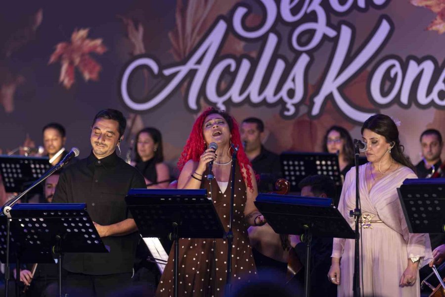 Mersin Kent Orkestrası Yeni Sanat Sezonunu Yakamoz Eşliğinde Açtı