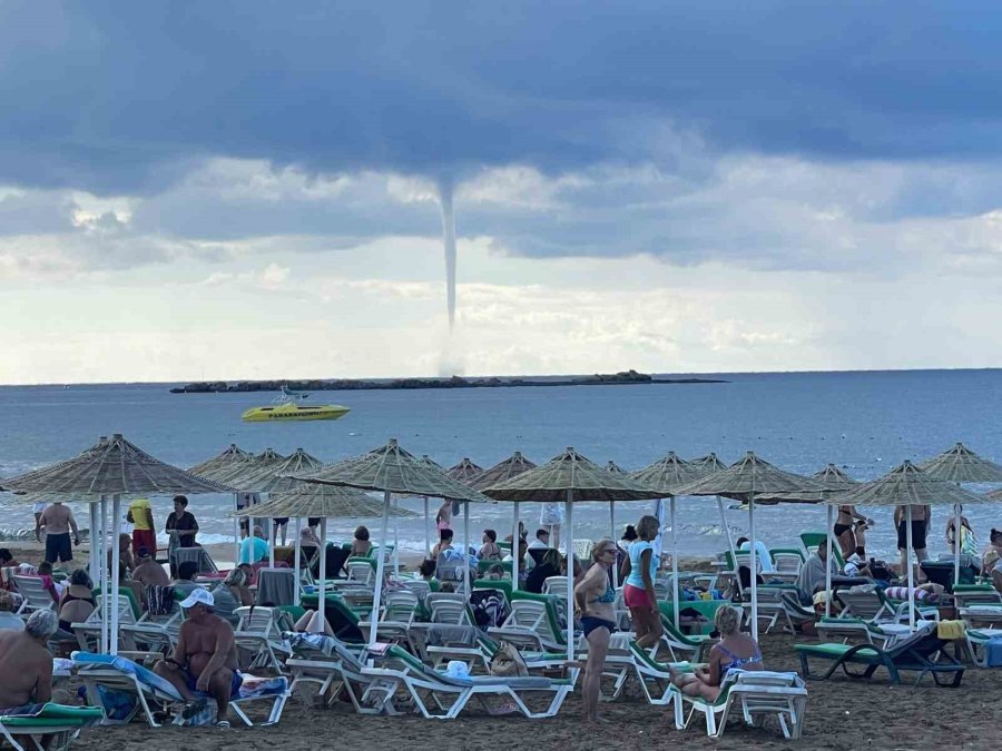 Alanya’da Deniz Üzerinde Dev Hortum