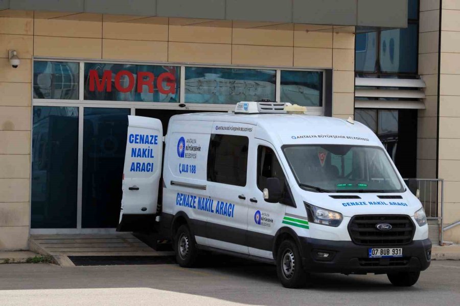 Devrilen Tırın Altında Kalarak Hayatını Kaybeden Genç Kadının Cenazesi Gözyaşlarıyla Teslim Alındı