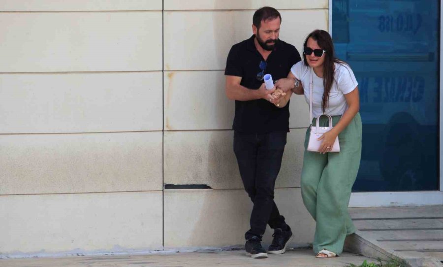 Devrilen Tırın Altında Kalarak Hayatını Kaybeden Genç Kadının Cenazesi Gözyaşlarıyla Teslim Alındı