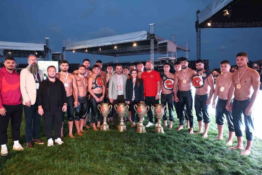 Antalya Büyükşehir Belediyesi, İstanbul’dan 12 Madalya İle Döndü