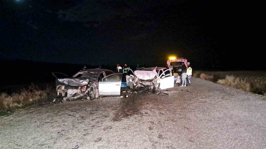 Karaman’da İki Otomobil Kafa Kafaya Çarpıştı: 2 Ölü, 5 Yaralı