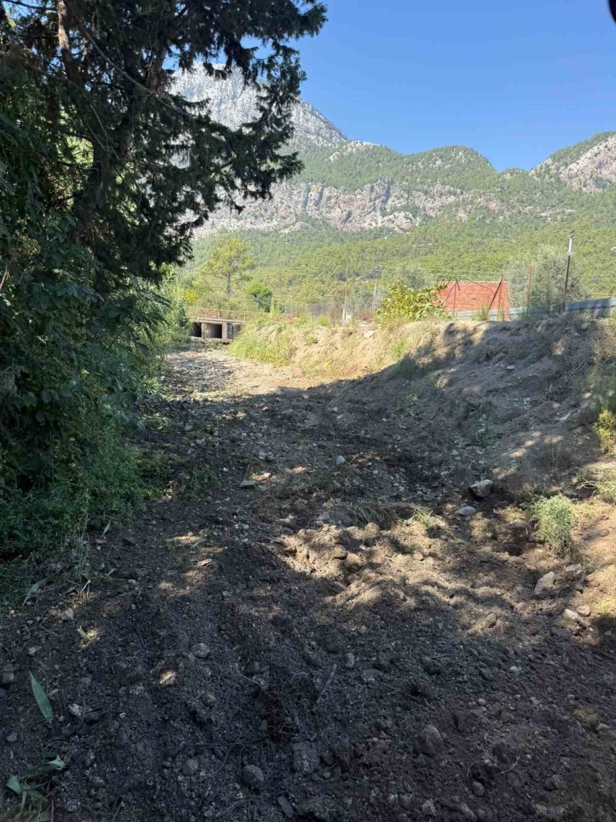 Kemer’de Dere Ve Kanallarda Kış Temizliği