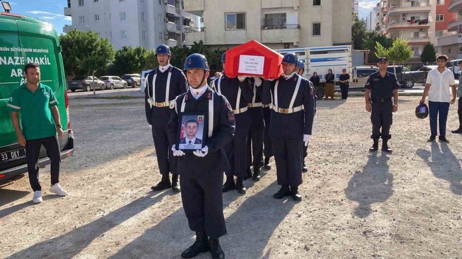Hastalığa Yenik Düşen 24 Yaşındaki Uzman Çavuş Törenle Son Yolculuğuna Uğurlandı