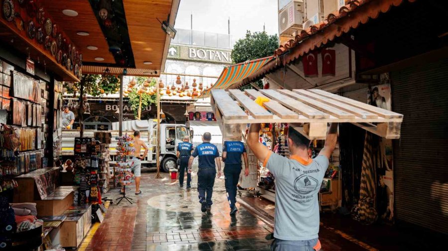 Alanya’nın Turizm Vitrini İçin Temizlik Seferberliği