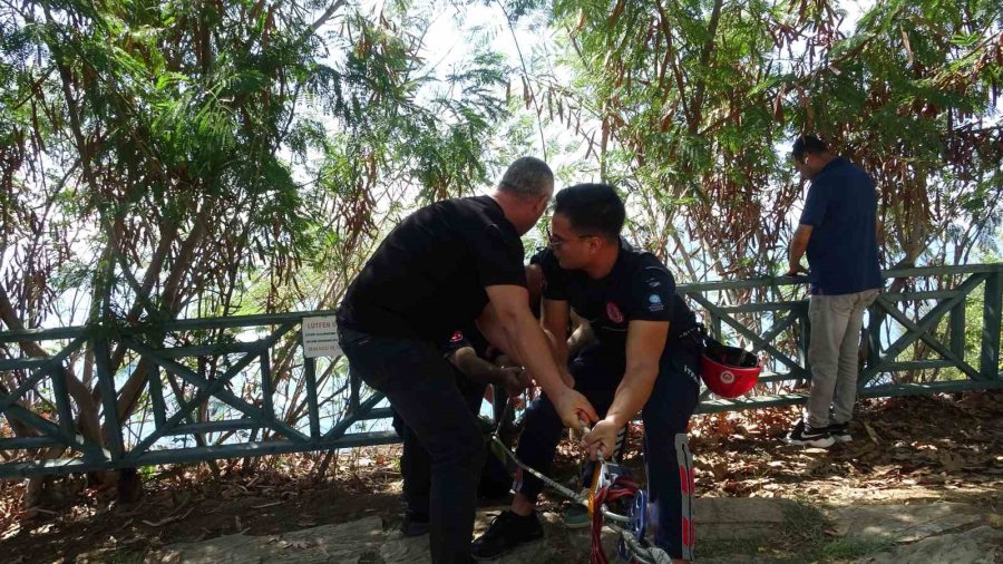 Antalya’da Kayıp Olarak Aranan Kadının Cansız Bedeni 35 Metrelik Falezlerin Dibinde Bulundu