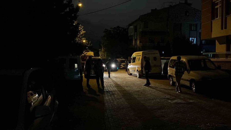 22 Yaşındaki Genç Otomobilin Arka Koltuğunda Ölü Bulundu