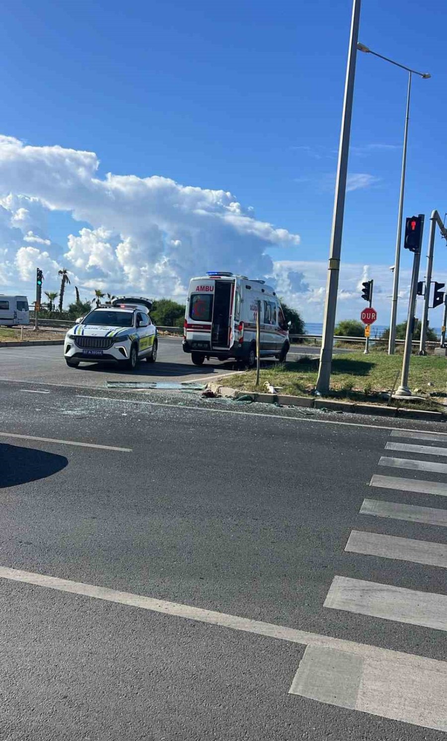 Manavgat’ta Tur Otobüsü Minibüsle Çarpıştı: 3 Yaralı