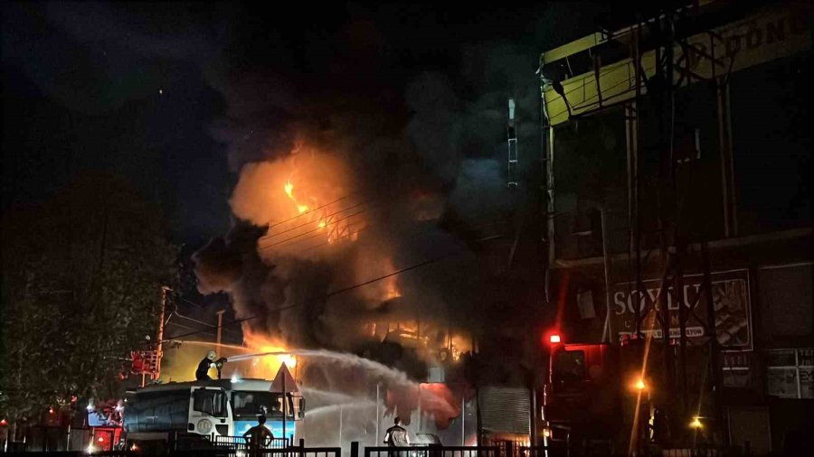 Mersin’de Mobilya Mağazasında Yangın