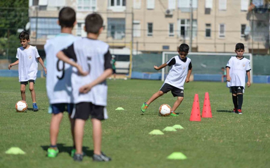 Muratpaşa’nın Spor Okullarında Sonbahar Dönemi Kayıtları Sürüyor