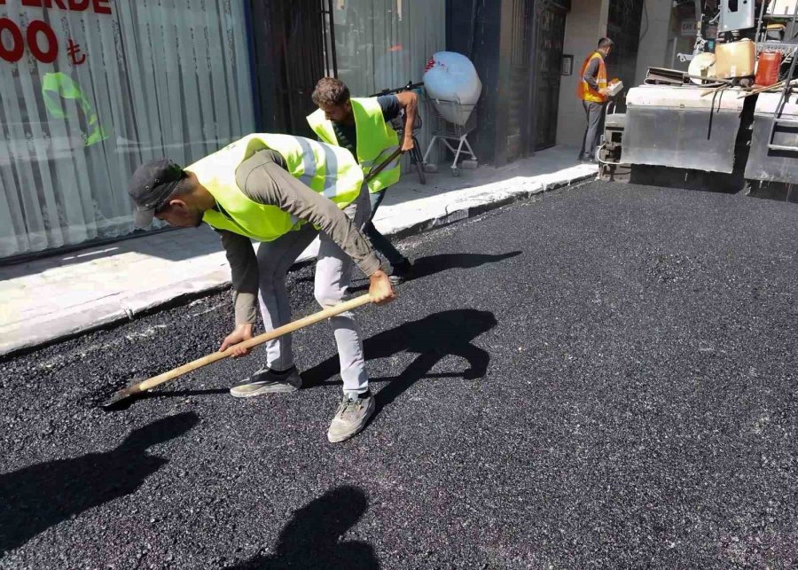 Akdeniz’de Yol Çalışmaları Hız Kesmeden Sürüyor