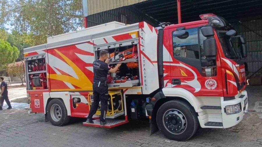 Manavgat İtfaiyesine 42 Metre Merdivenli Ve Çok Maksatlı 2 Yeni Araç