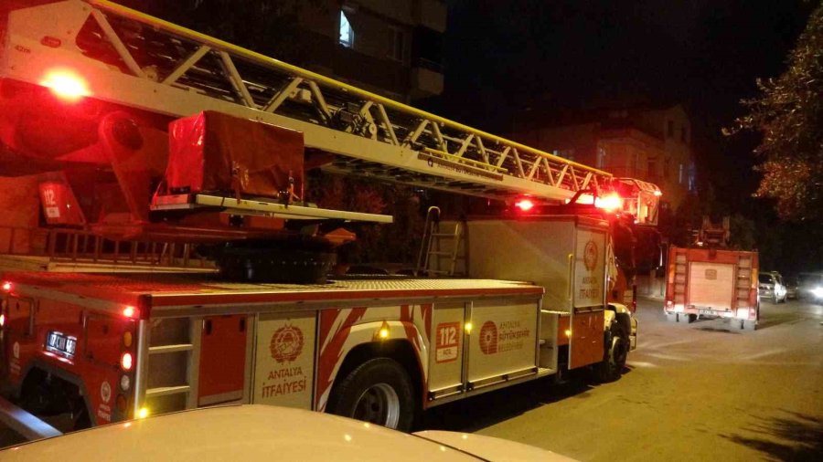 Kayıp Oğlunun Bulunması İçin İstanbul’a Tv Programına Giden Adamın Evinde Yangın Çıktı