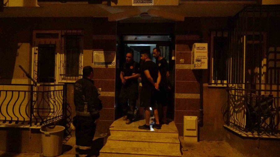 Kayıp Oğlunun Bulunması İçin İstanbul’a Tv Programına Giden Adamın Evinde Yangın Çıktı