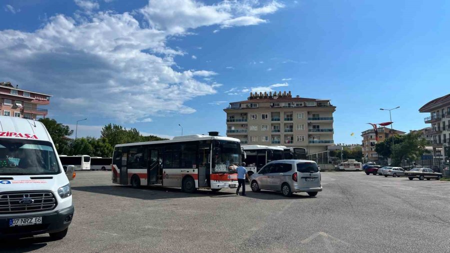 Gelen Şikayetler Üzerine Yaşlı Adam Kılığına Girip Halk Otobüslerini Denetledi