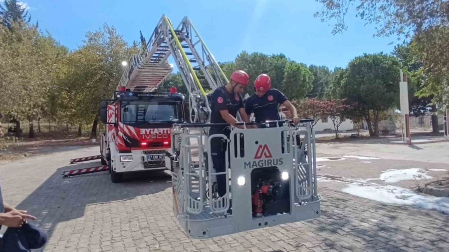 Manavgat İtfaiyesine 42 Metre Merdivenli Ve Çok Maksatlı 2 Yeni Araç