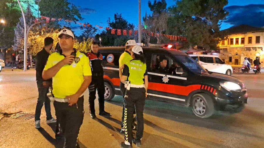 Karaman’da İki Kişi Arasında Başlayan Kavga Büyüdü: 6 Yaralı