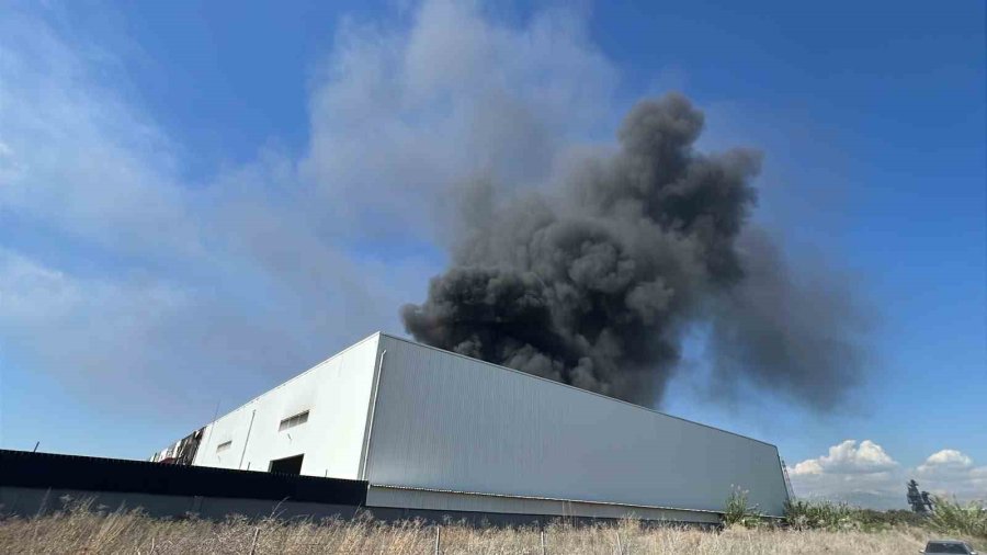 Mersin’de Fabrika Yangını