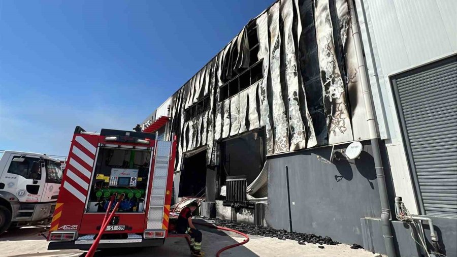 Mersin’de Kimya Fabrikasındaki Yangın Kontrol Altına Alındı