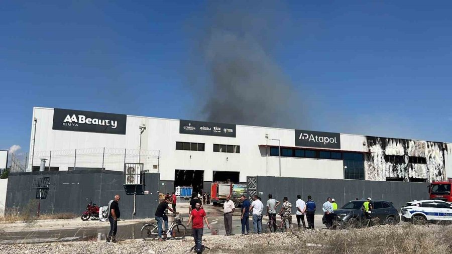 Mersin’de Kimya Fabrikasındaki Yangın Kontrol Altına Alındı