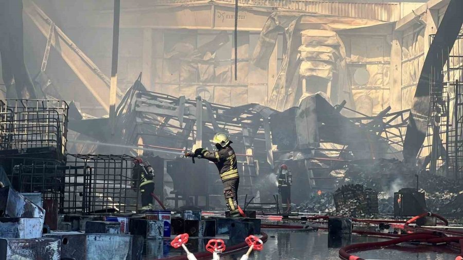 Mersin’de Kimya Fabrikasındaki Yangın Kontrol Altına Alındı