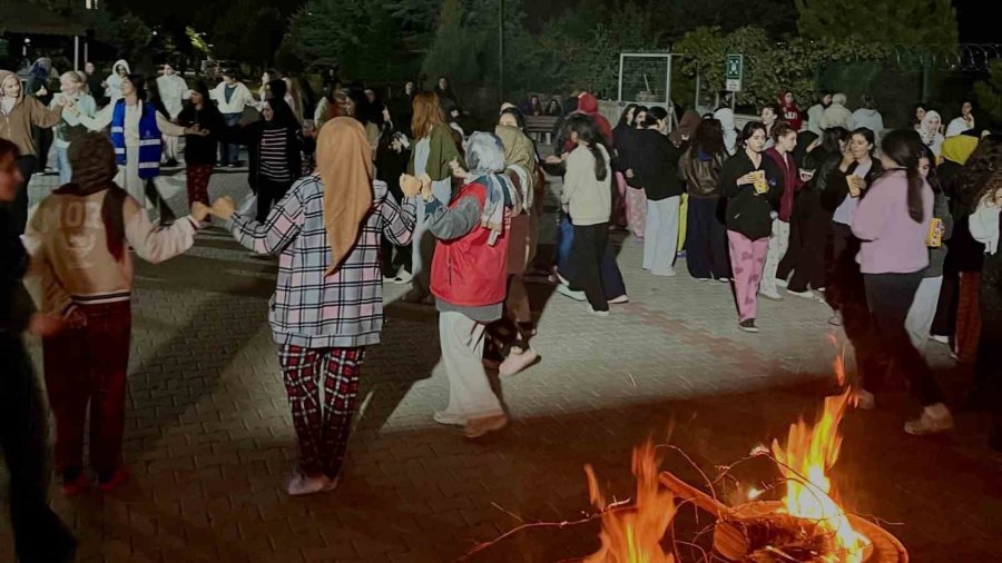 Nöhü Öğrencileri "hoş Geldiniz" Buluşmasında Bir Araya Geldi