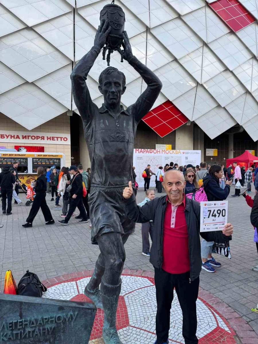 77 Yaşındaki Demir Adam Ali Bıdı, Moskova Maratonu’nda Türkiye’yi Temsil Etti