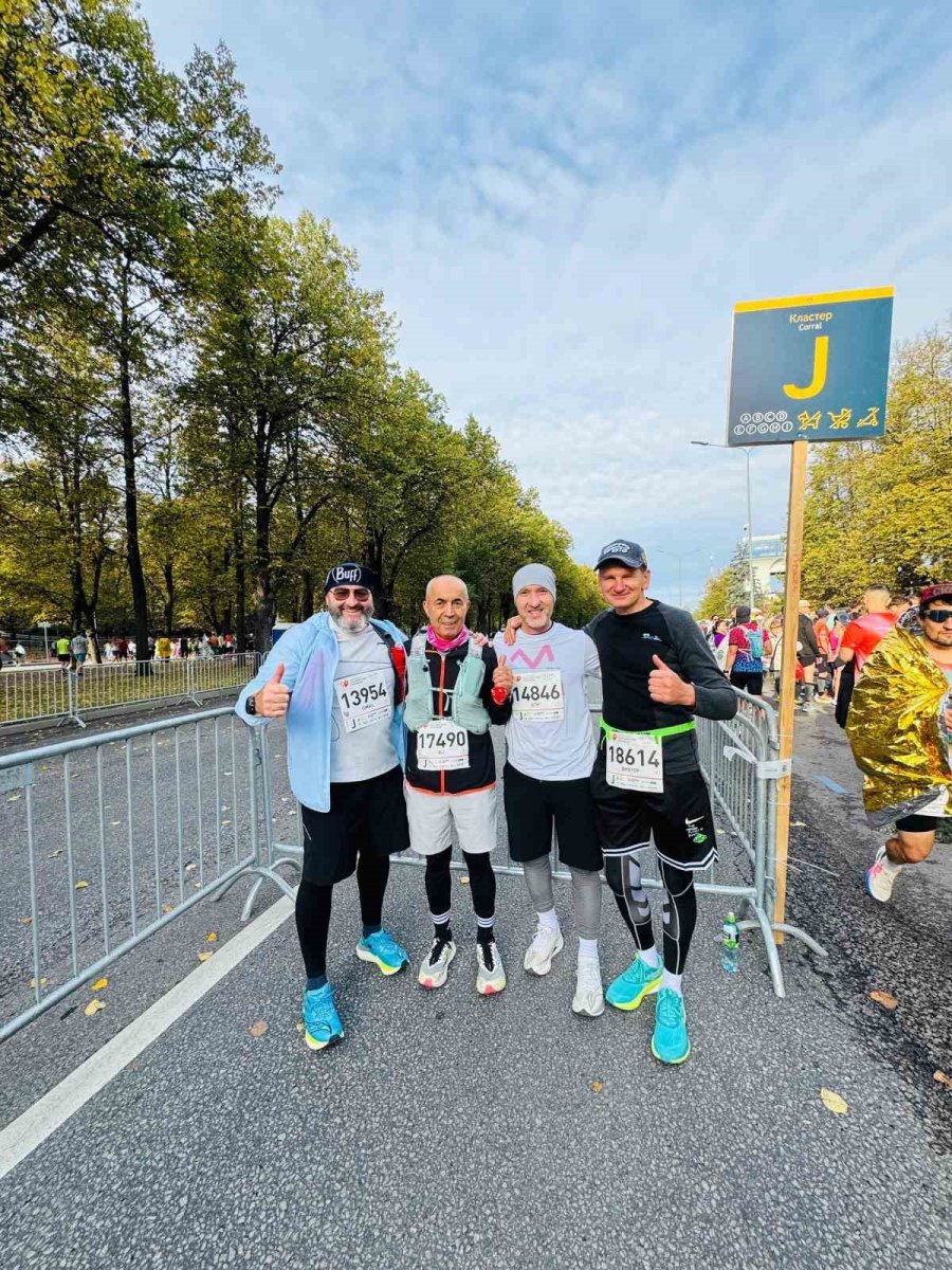 77 Yaşındaki Demir Adam Ali Bıdı, Moskova Maratonu’nda Türkiye’yi Temsil Etti