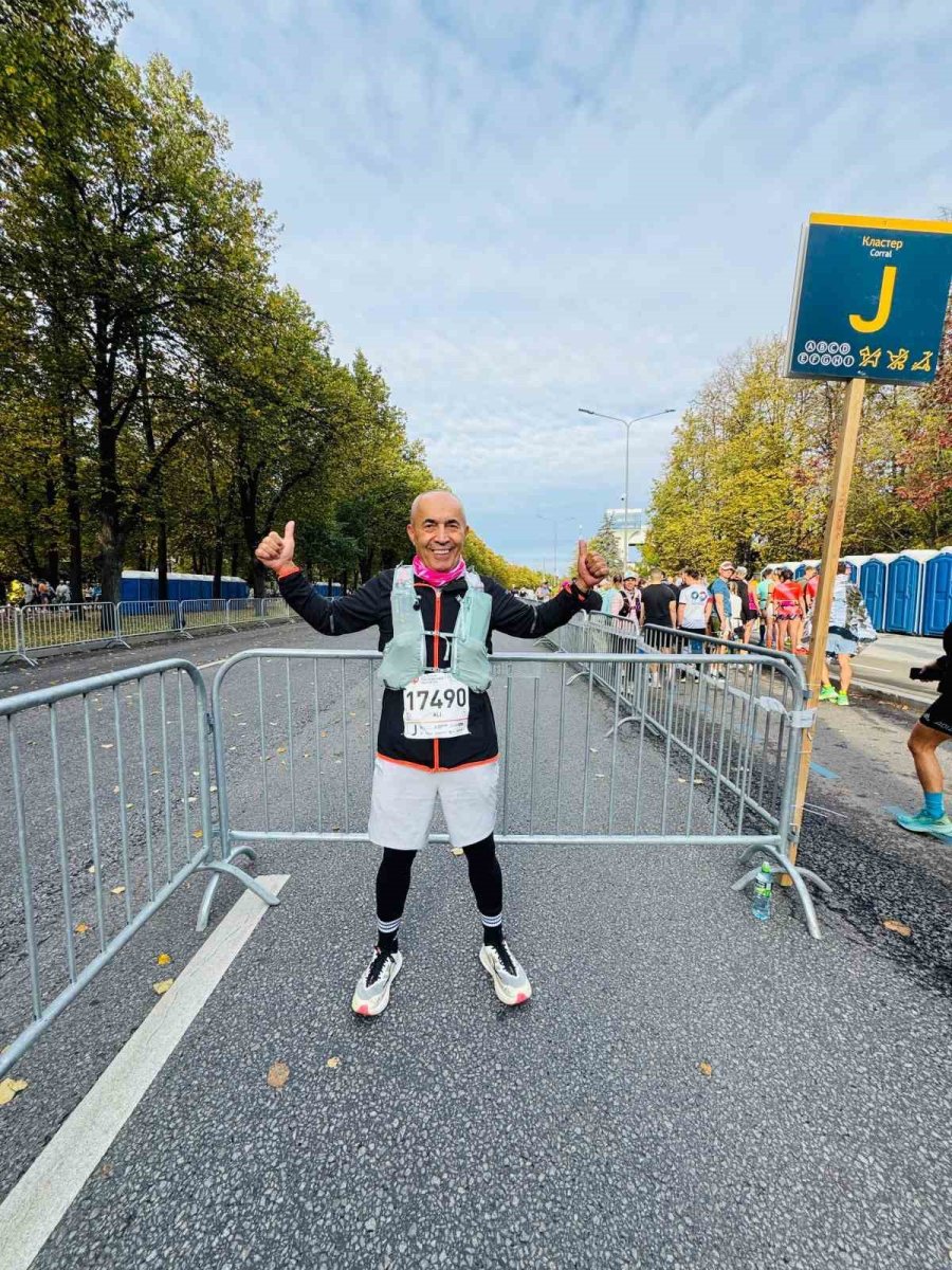77 Yaşındaki Demir Adam Ali Bıdı, Moskova Maratonu’nda Türkiye’yi Temsil Etti