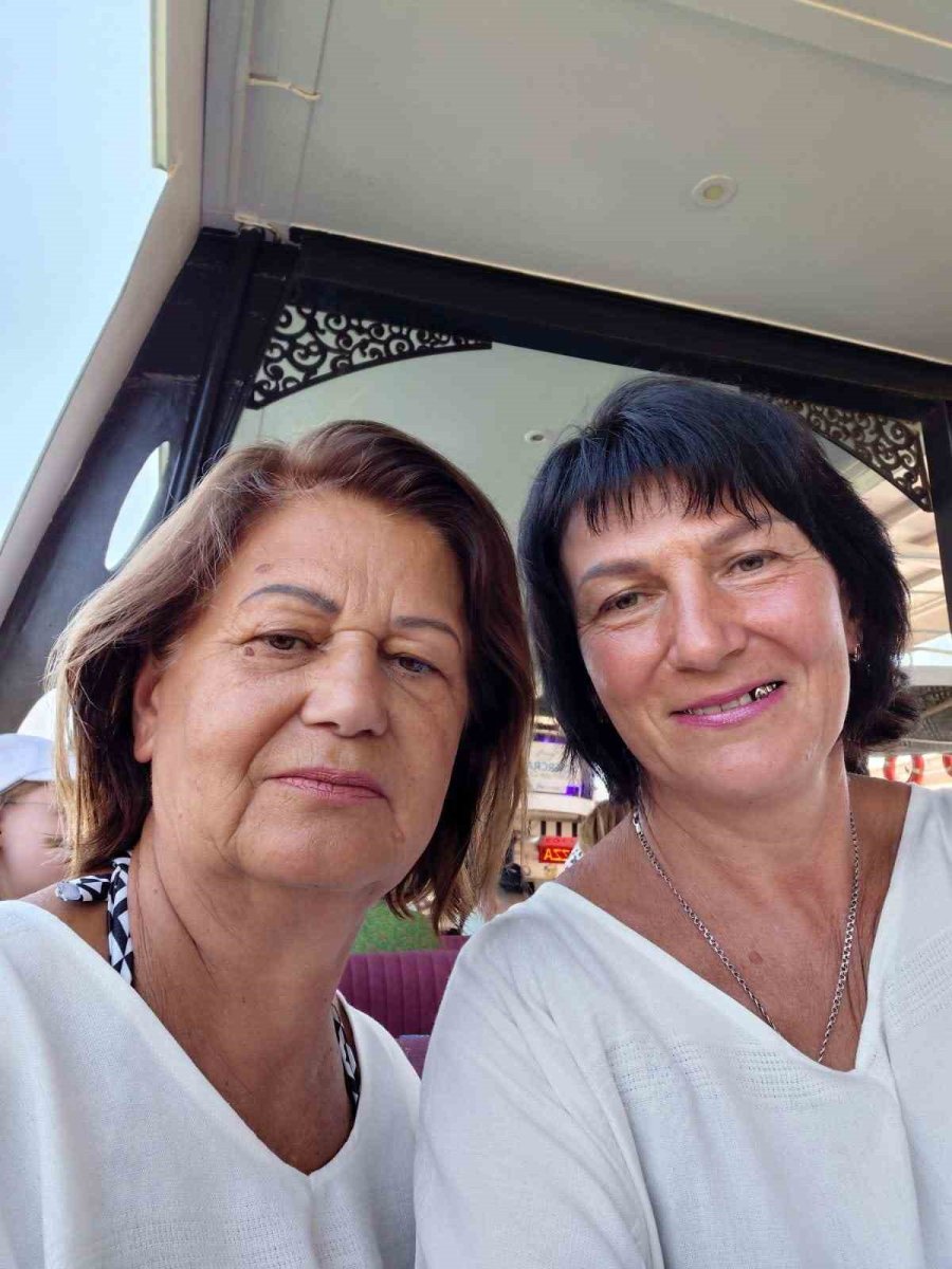 Savaştan Kaçıp Almanya’ya Yerleştiler Tatil İçin Geldikleri Antalya’da Trafik Kazasında Öldüler