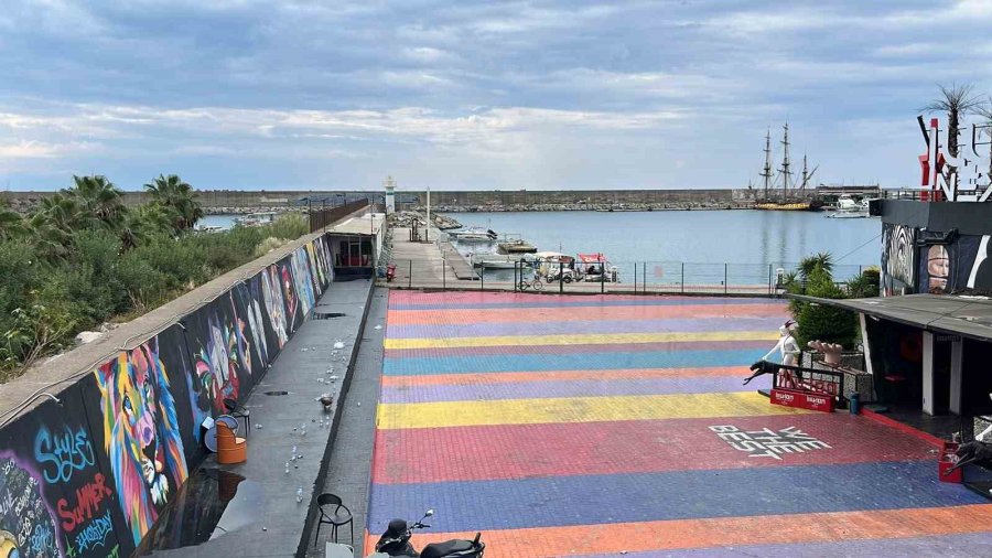 Alanya’da Alev Alev Yanan Eğlence Mekanı Küle Döndü