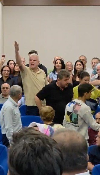 Chp’den İstifa Eden Konyaaltı Belediye Başkanı Kotan’ın Katıldığı Meclis Toplantısında Gerginlik Yaşandı