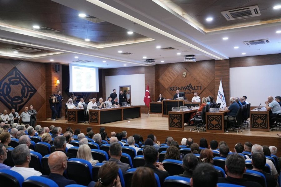 Chp’den İstifa Eden Konyaaltı Belediye Başkanı Kotan’ın Katıldığı Meclis Toplantısında Gerginlik Yaşandı