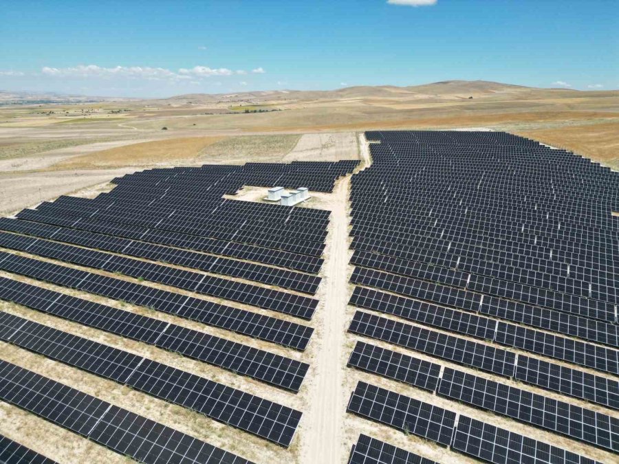 Yeşil Dönüşüme Güneş Enerjisiyle Katkı